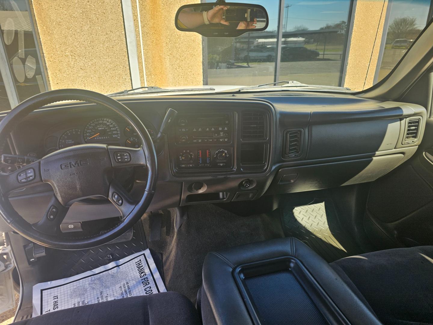 2006 WHITE GMC Sierra 1500 SL Ext. Cab 2WD (1GTEC19Z76Z) with an 5.3L V8 OHV 16V FFV engine, 4-Speed Automatic Overdrive transmission, located at 533 S Seven Points BLVD, Seven Points, TX, 75143, (430) 255-4030, 32.313999, -96.209351 - Photo#4